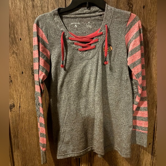 Antigua Chicago Blackhawks medium long-sleeve in red and gray heather - Picture 2 of 10